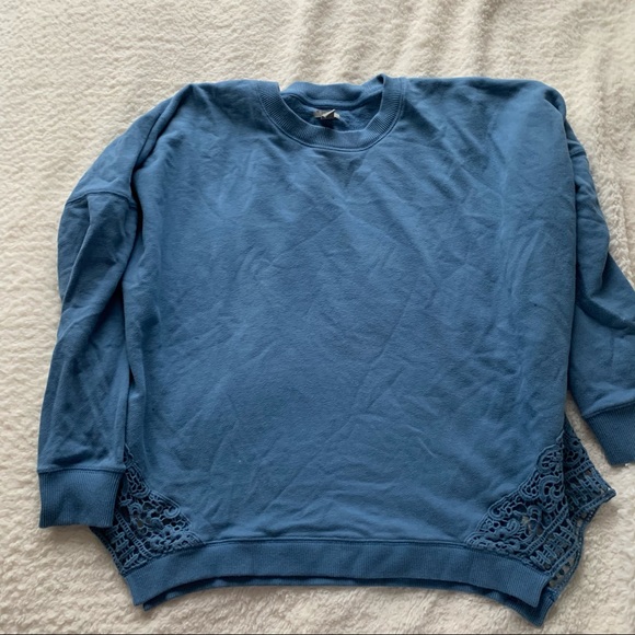 blue sweater/crewneck - Picture 2 of 3